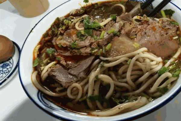 筷三国牛肉面馆