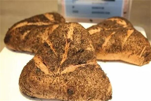 三角涌黄金牛角包