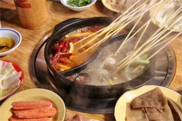 根巴适秘制砂锅串串