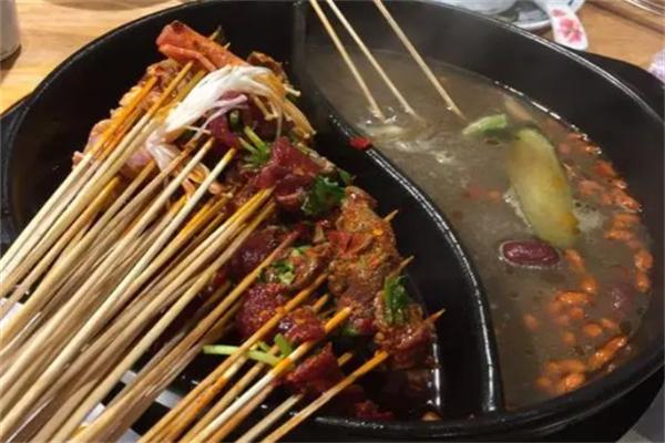 根巴适秘制砂锅串串
