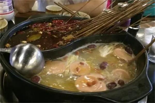 根巴适秘制砂锅串串