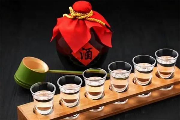 景芝宝烧春开酿酒业