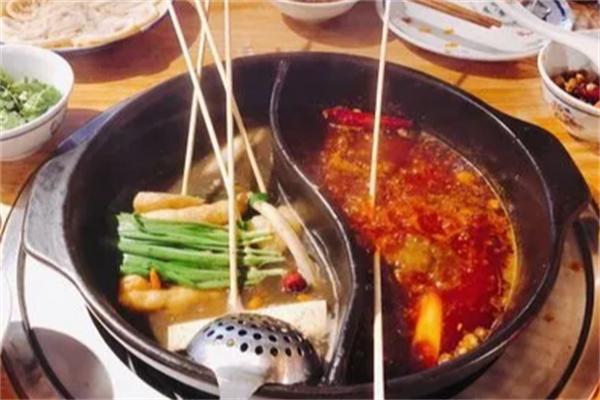 根巴适秘制砂锅串串
