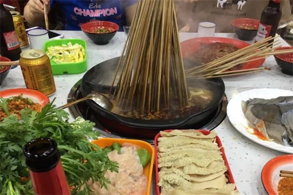 呀尖舌怪串串香
