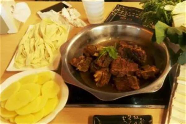 花枝俏麻辣羊蝎子火锅