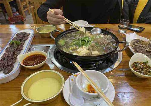 小黄牛汤饭馆