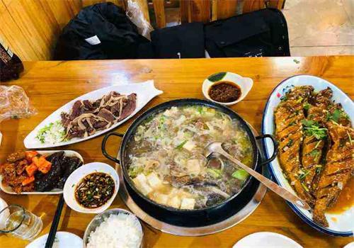 小黄牛汤饭馆