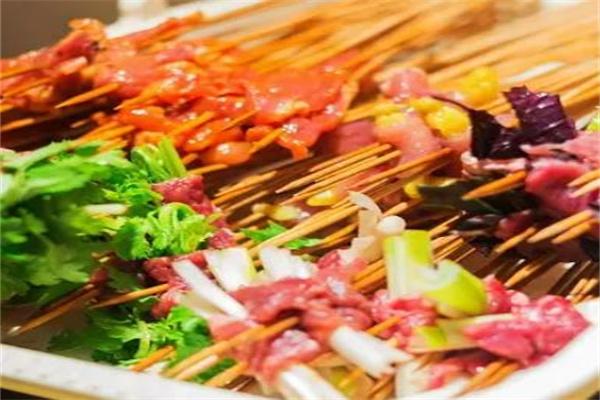 三兴串串香火锅
