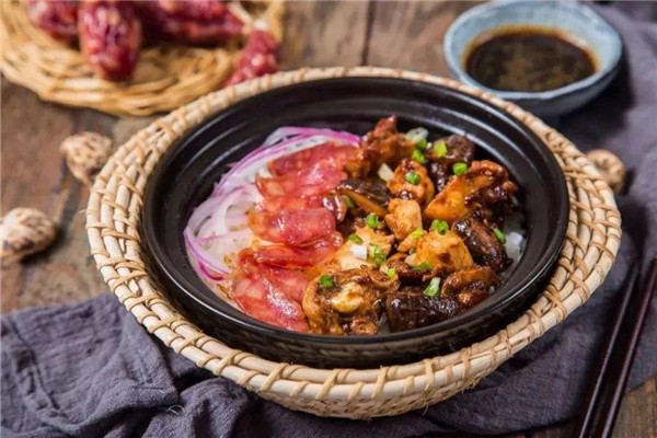 小滋煲仔饭
