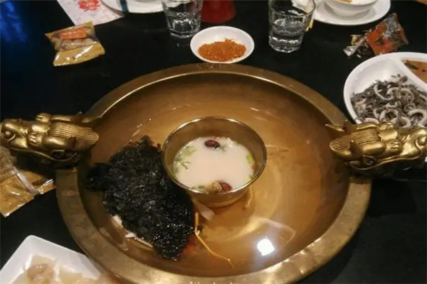 翅宴太极五行锅烧烤