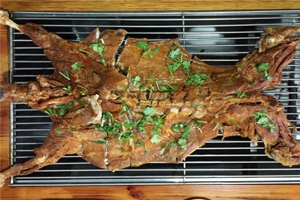 青青蒙缘烤全羊