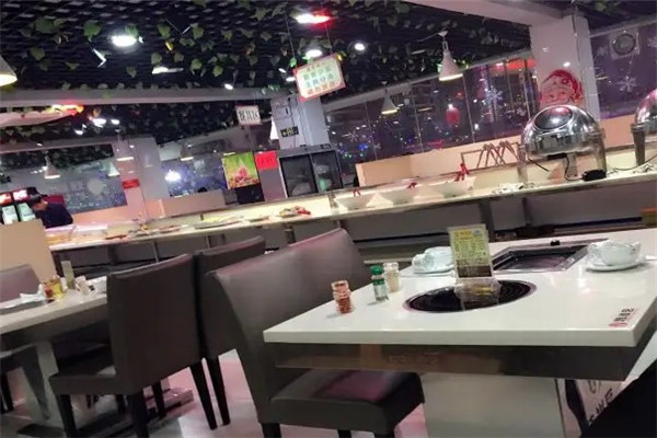 尚青荷烧烤火锅店