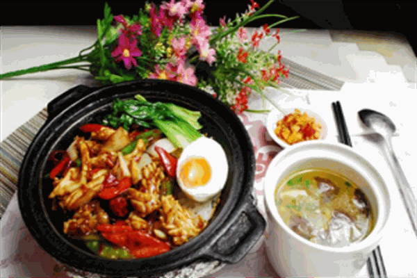 名记煲仔饭