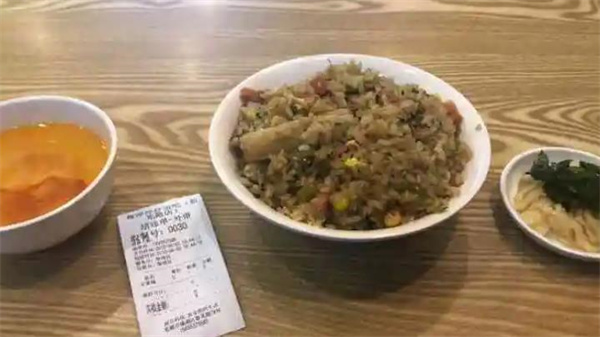 鲁淳淳炒饭吧