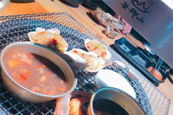 釜御山铁桶海鲜烧烤小吃