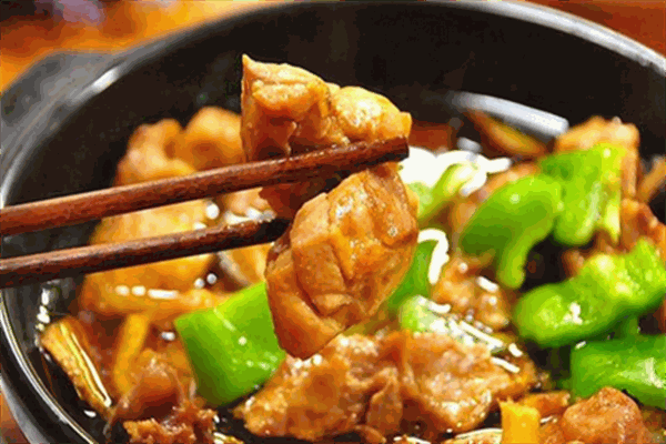 一品轩黄焖鸡米饭