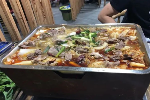 伊蒙小夫妻木炭全羊馆