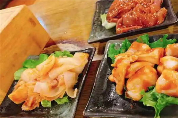 和萌牛肠烧烤和萌酒场