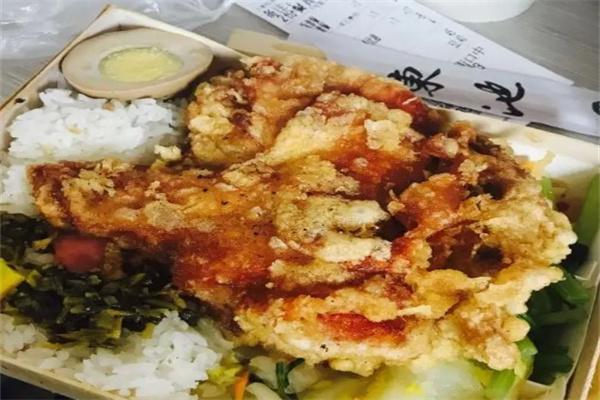 小马哥招牌卤肉饭