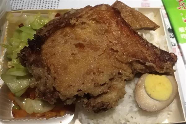 小马哥招牌卤肉饭