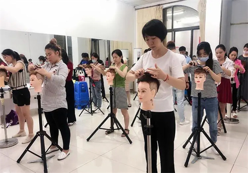 梦唯诗职业培训学校