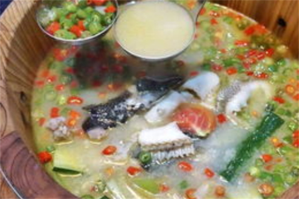 九成香木桶鱼老火锅