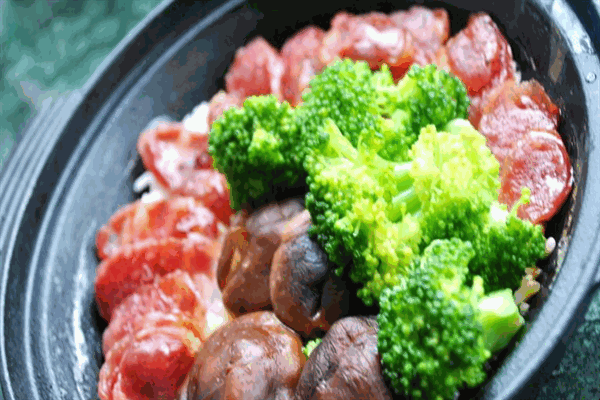 陈式腊肠煲仔饭