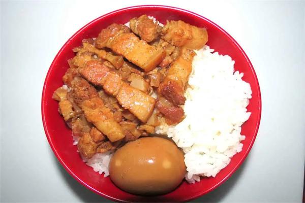 担仔卤肉饭