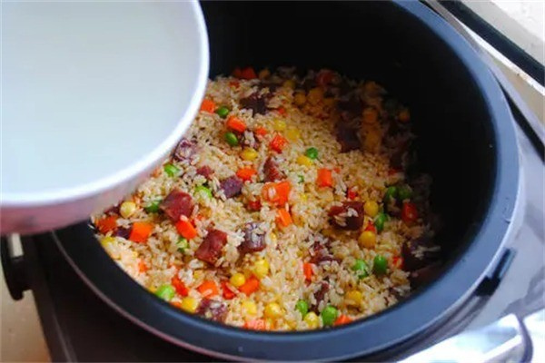 点稻味煲仔饭