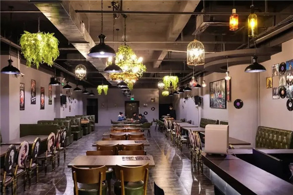 亮翅烧烤店