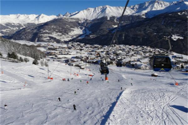乔波滑雪馆
