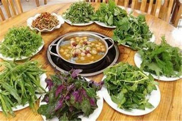 猪小嫚爱野菜火锅