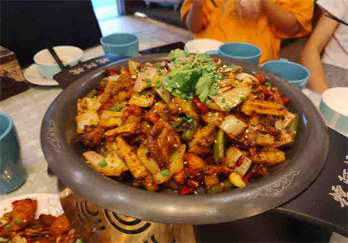 糯阿糯特色干锅