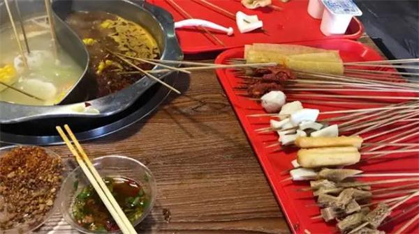 文艺派串串香重庆火锅