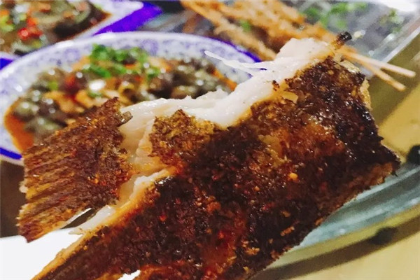 璧温泉烤鱼烧烤冷酒