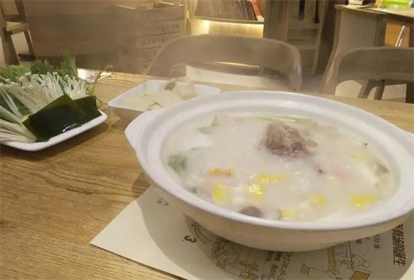 真味骨汤刀削面