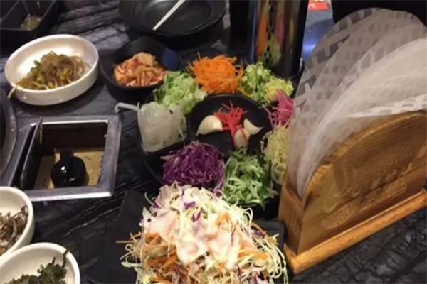 善苜村时尚休闲餐厅