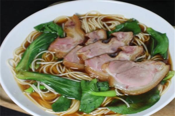 巧心婆猪肘粉面