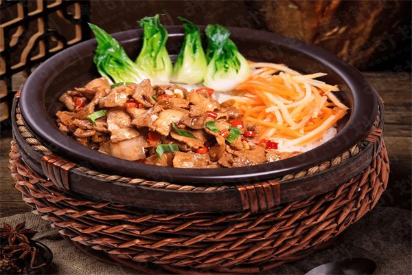 维优紫砂煲拌饭