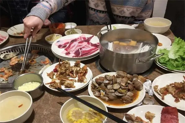 八爪鱼海鲜烧烤自助火锅城