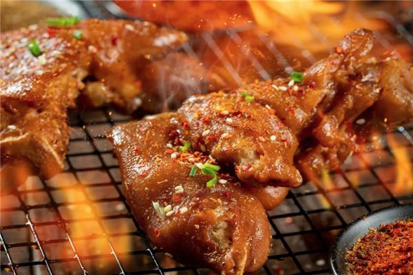 小蹄大牌烧烤店