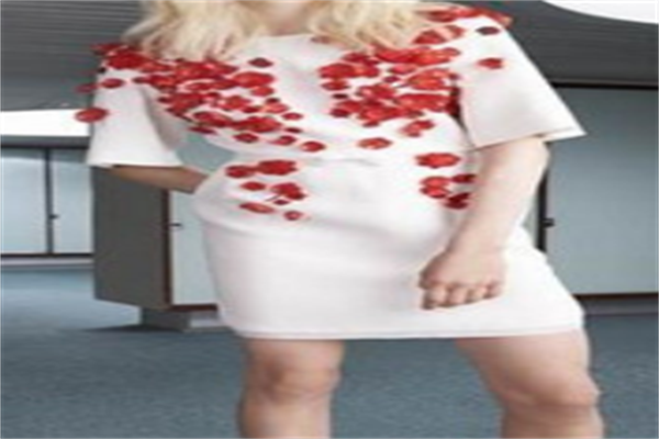 殿秀女装