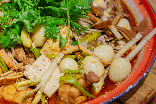 哔哔街食盘盘麻辣烫费是多少?投资市场好不好?