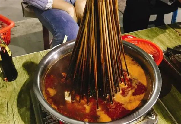 鸿运串串香