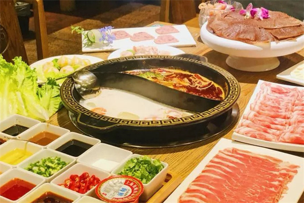 勾魂老火锅加盟