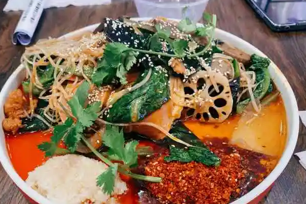 哔哔街食盘盘麻辣烫费是多少?投资市场好不好?