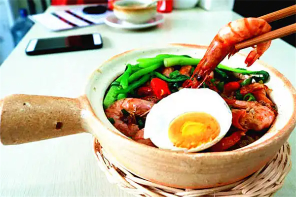三只小虾煲仔饭