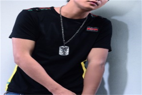 郝海东服饰