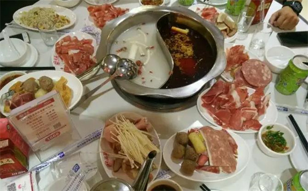 华冠一锅海鲜肥牛自助火锅