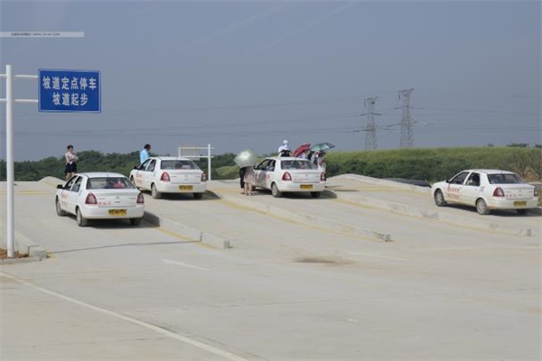 东仁驾校